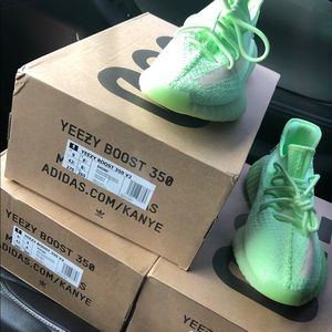 Yezzy 350 v2 Glow in the Dark